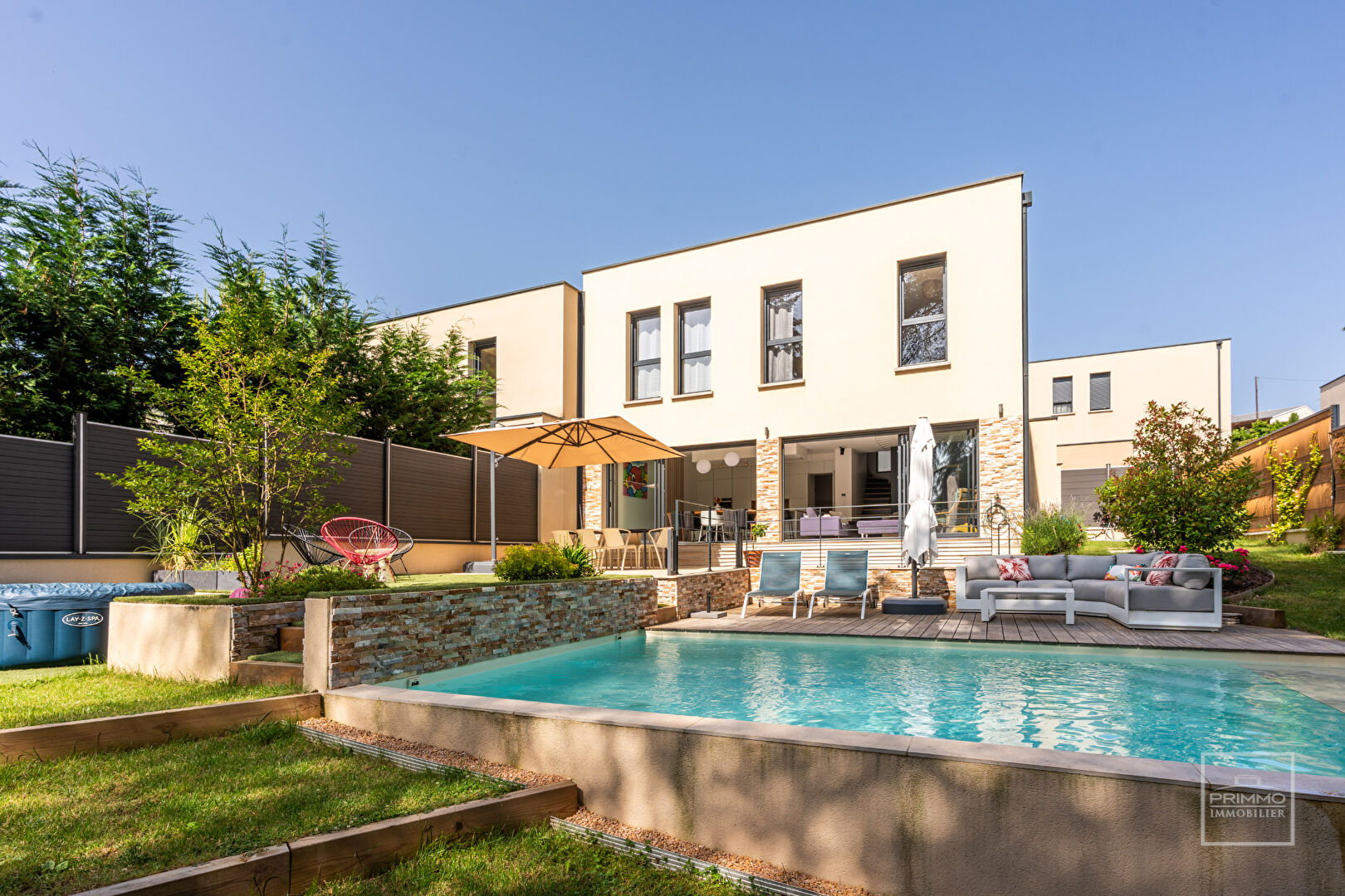 SAINT CYR AU MONT D’OR, proche centre, Maison contemporaine de 2023 avec piscine