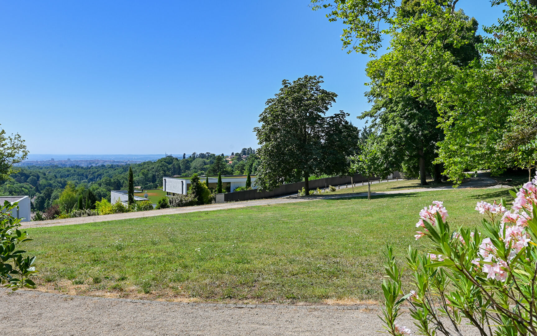 SAINT DIDIER AU MONT D’OR, Appartement de 124.33m² dans parc arboré avec vue sur Lyon et les Alpes