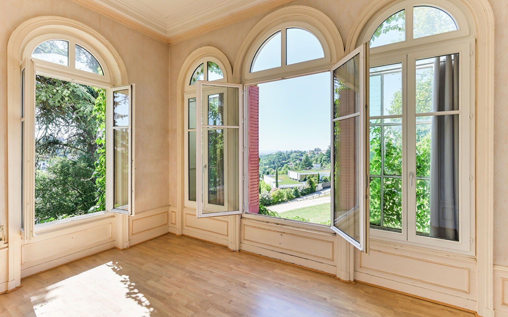 SAINT DIDIER AU MONT D’OR, Appartement de 124.33m² dans parc arboré avec vue sur Lyon et les Alpes