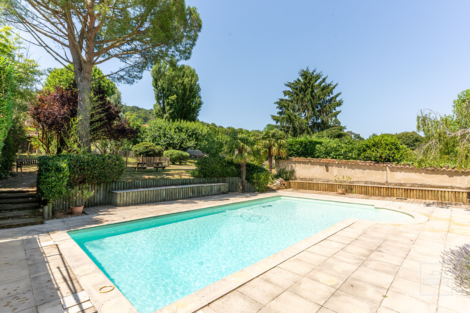 CURIS AU MONT D’OR, Maison de 325 m² en pierres dorées, 6 chambres + Studio