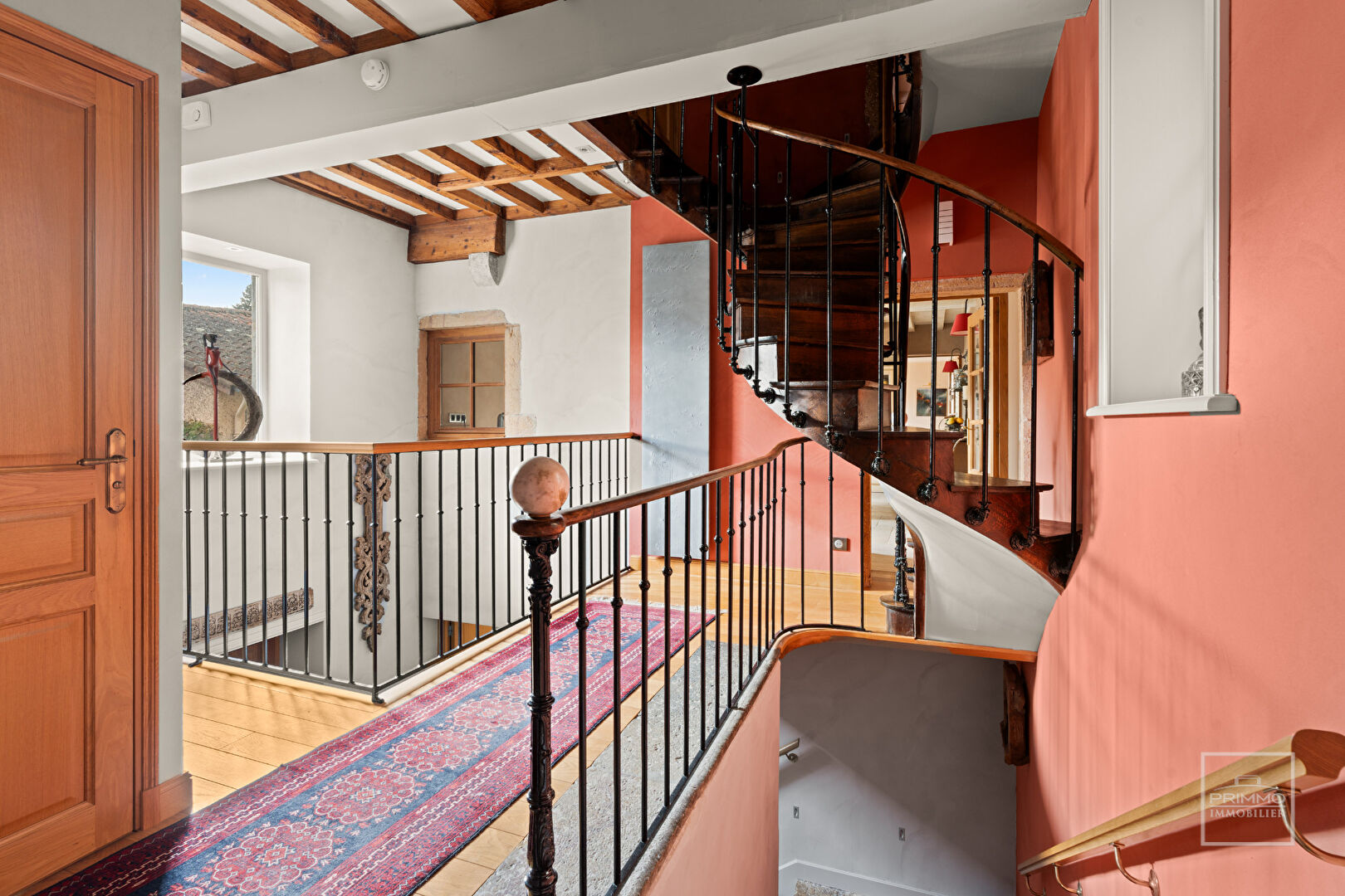 CURIS AU MONT D’OR, Maison de 325 m² en pierres dorées, 6 chambres + Studio