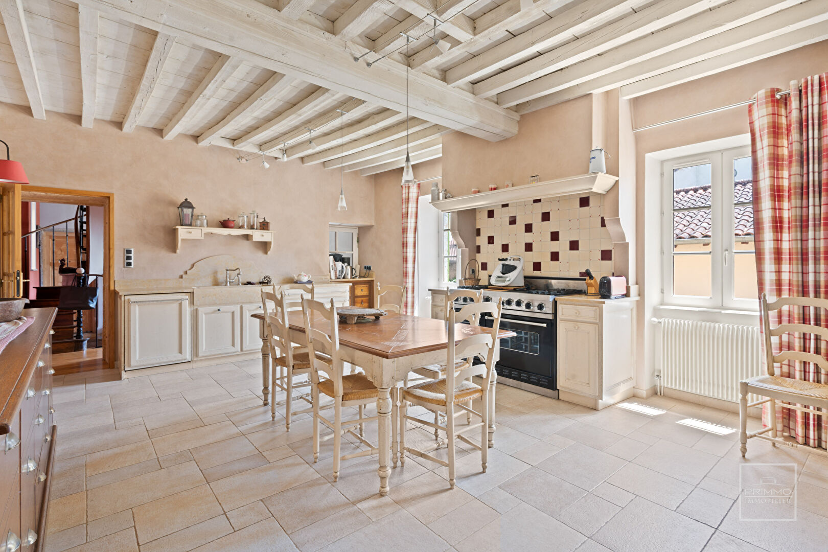 CURIS AU MONT D’OR, Maison de 325 m² en pierres dorées, 6 chambres + Studio