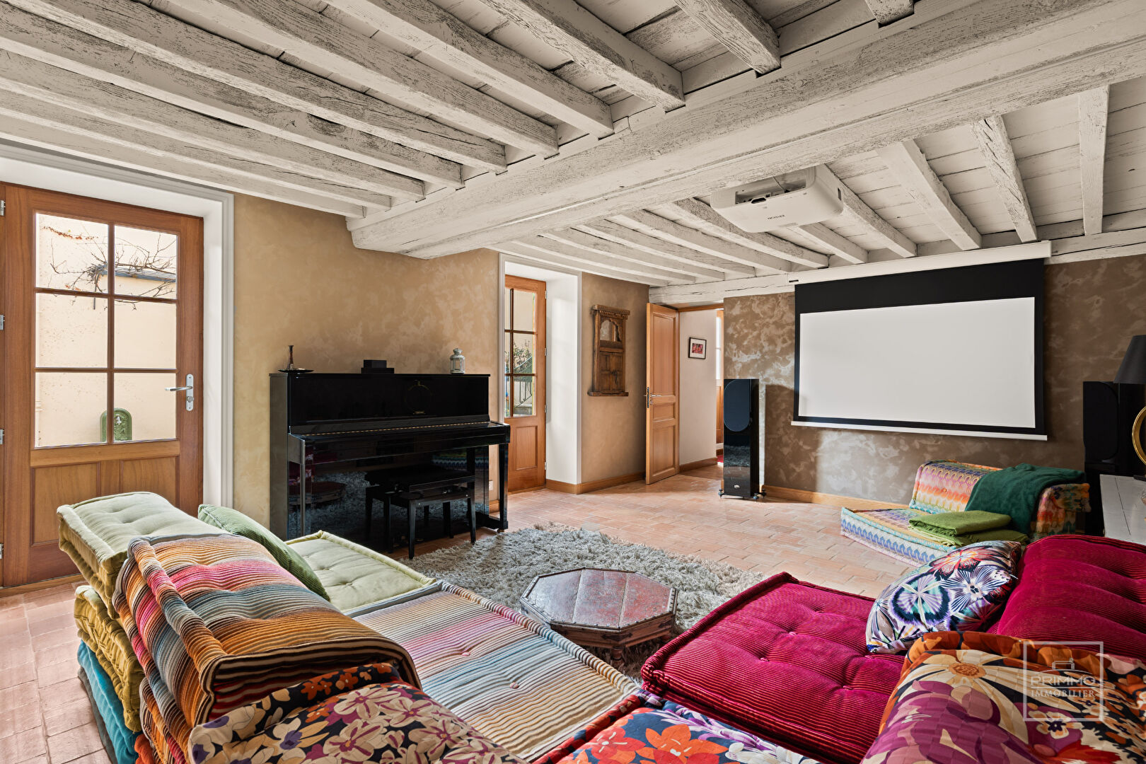 CURIS AU MONT D’OR, Maison de 325 m² en pierres dorées, 6 chambres + Studio