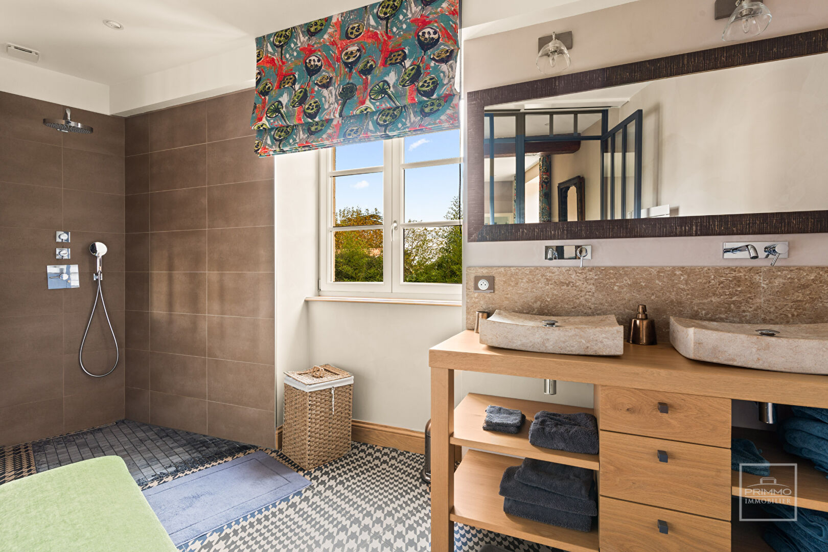 CURIS AU MONT D’OR, Maison de 325 m² en pierres dorées, 6 chambres + Studio