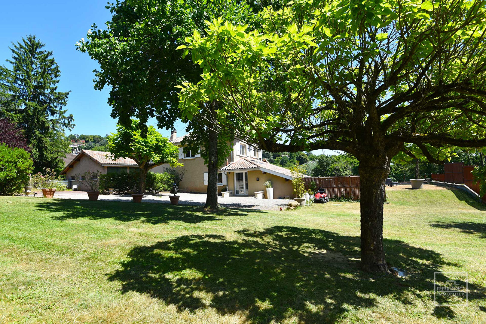 Saint Didier Au Mont D Or Maison dans un environnement verdoyant
