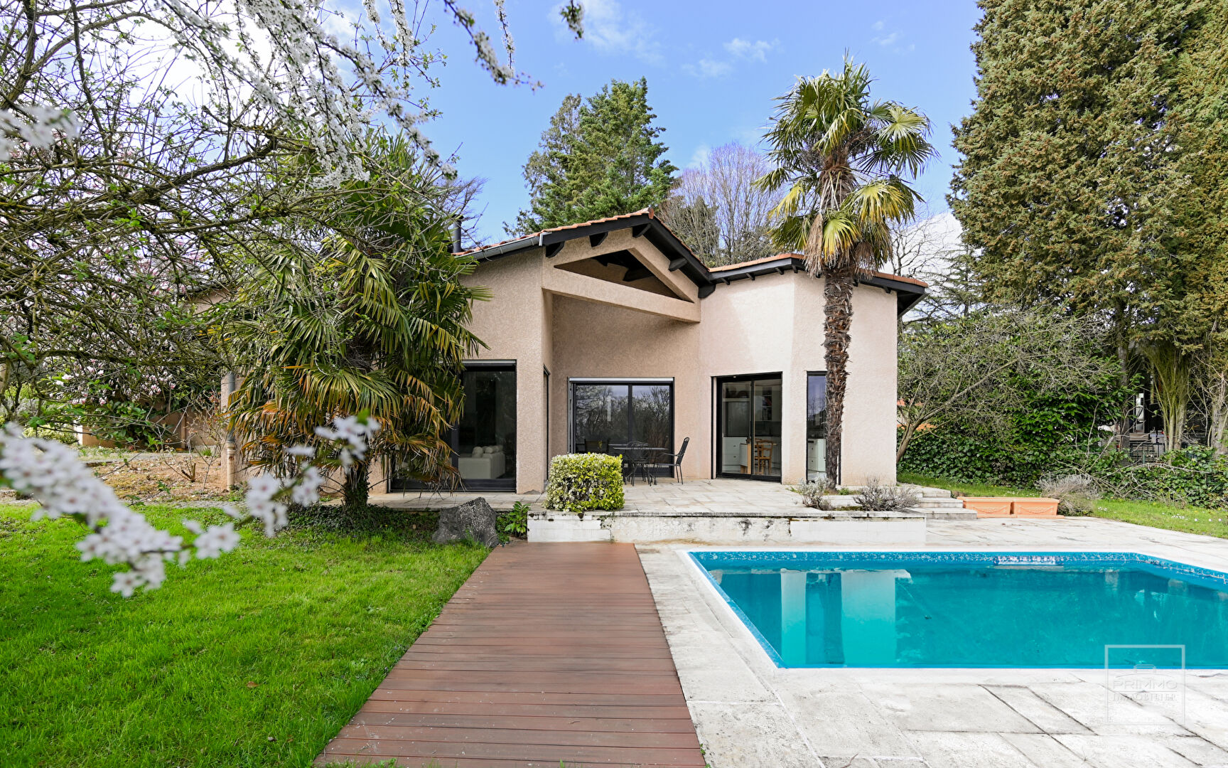 Saint Cyr au Mont d’Or, 12mn à pied du Village, Maison d’environ 230m² sur 1 617m² de terrain