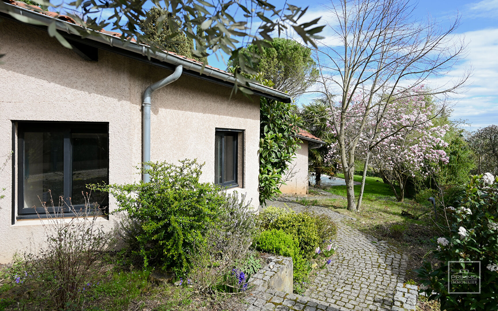 Saint Cyr au Mont d’Or, 12mn à pied du Village, Maison d’environ 230m² sur 1 617m² de terrain