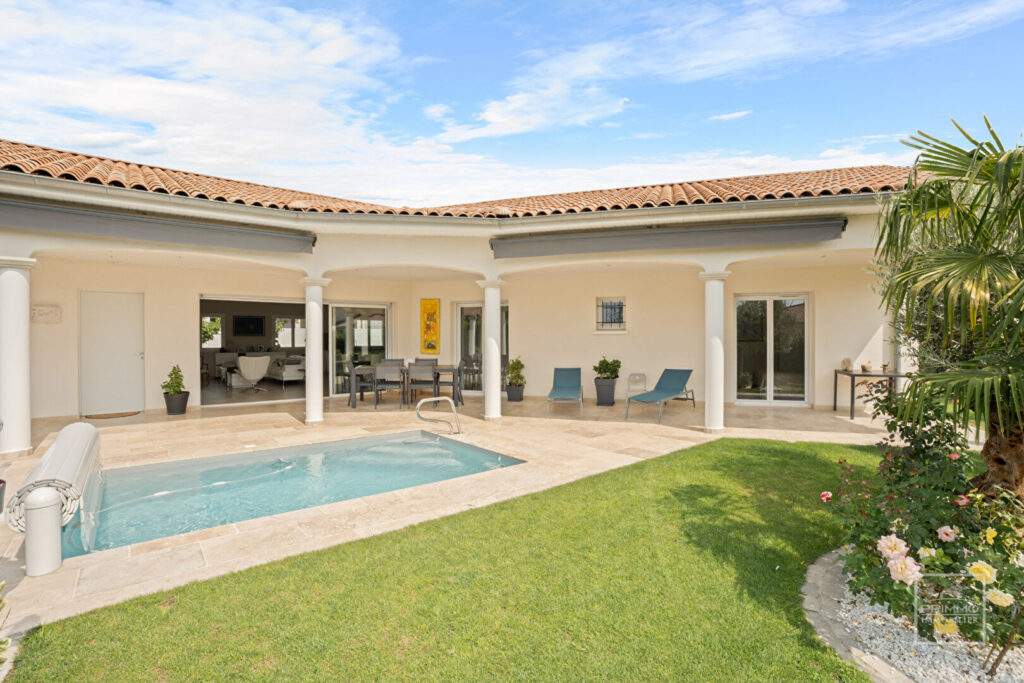 NOUVEAU Villa PLAIN PIED 4 chambres, jardin aménagé, piscine
