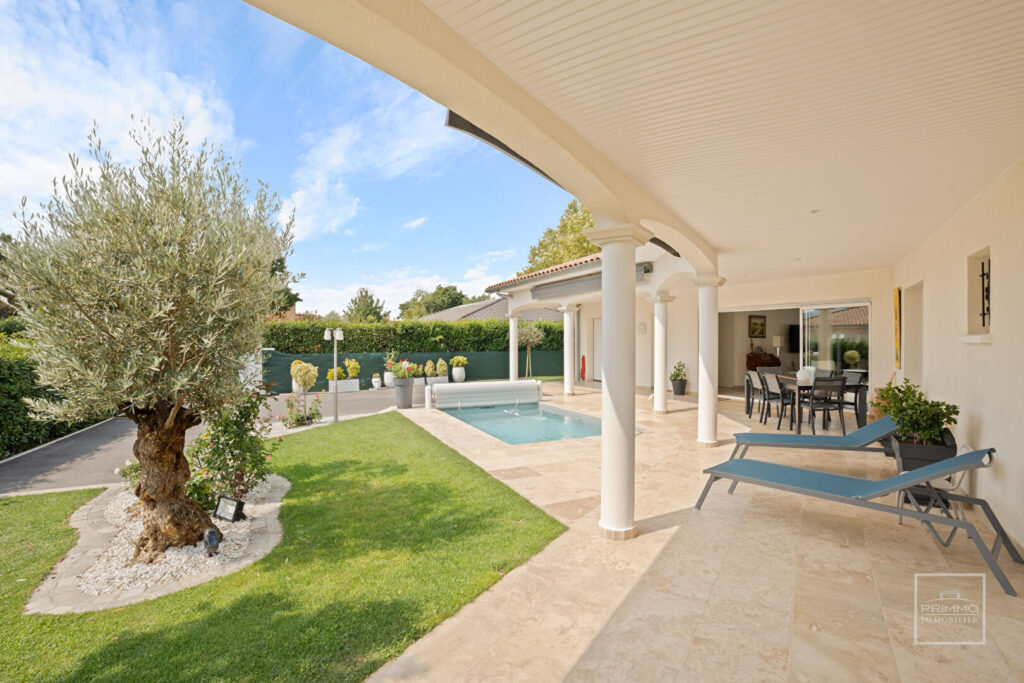 NOUVEAU Villa PLAIN PIED 4 chambres, jardin aménagé, piscine