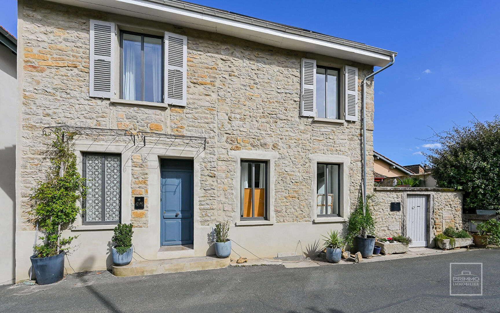 SAINT DIDIER AU MONT D’OR Maison de charme avec cour au coeur du village