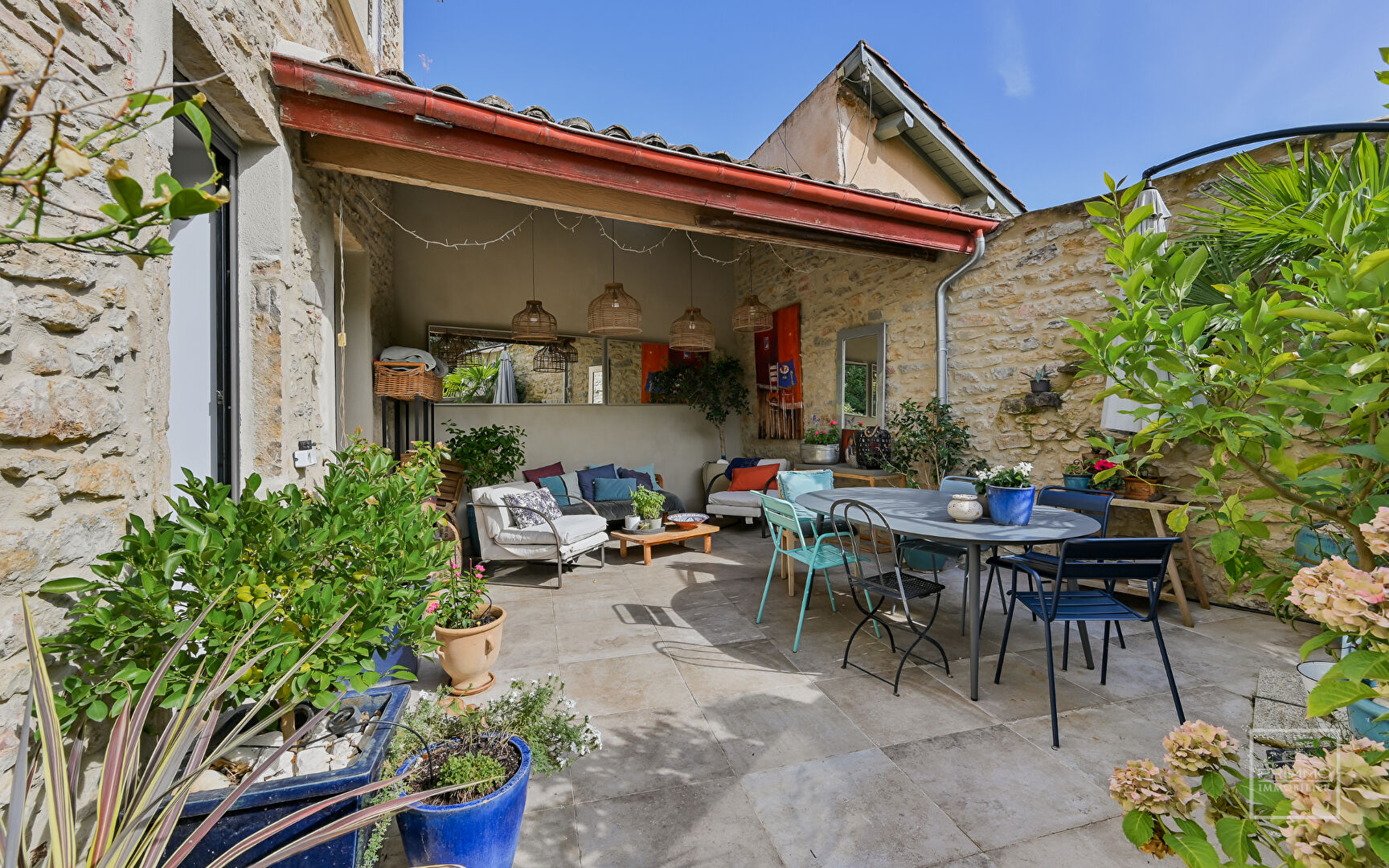 SAINT DIDIER AU MONT D’OR Maison de charme avec cour au coeur du village