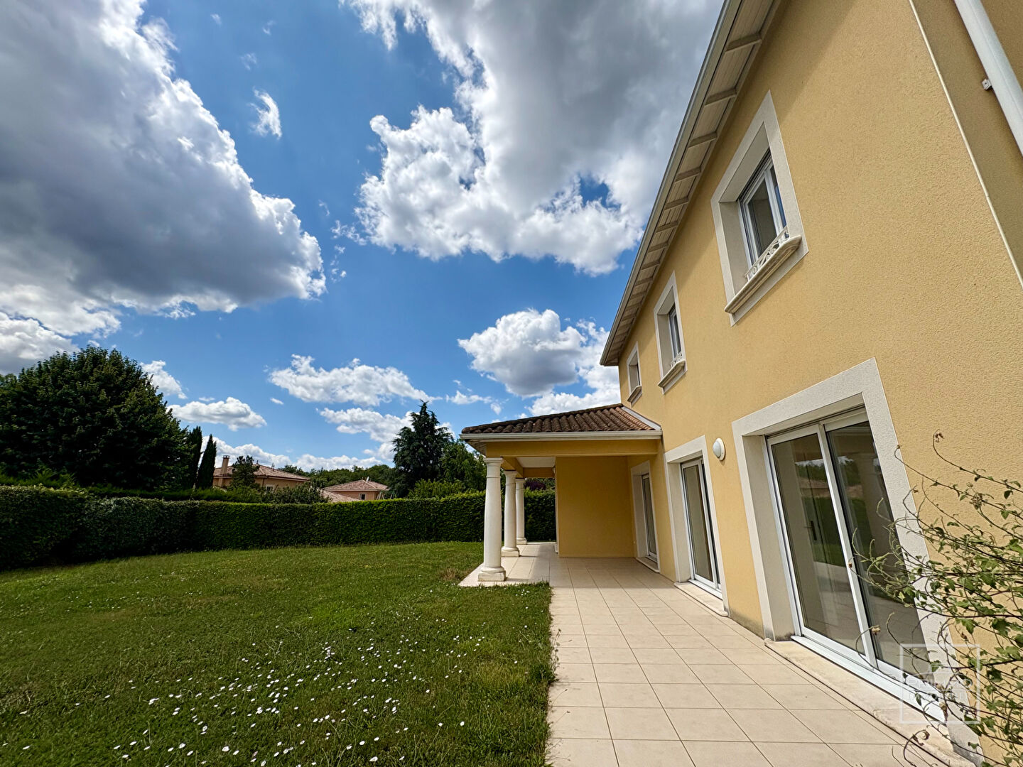Villa – Francheville