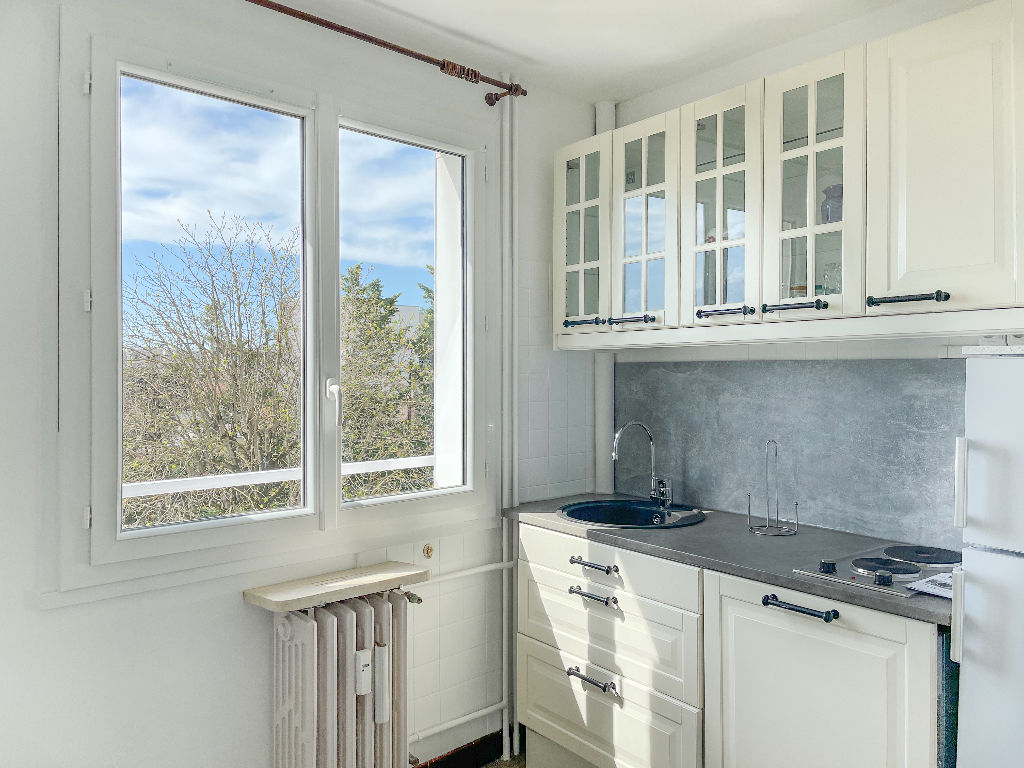 APPARTEMENT T3 MEUBLE AU CALME- CENTRE DECINES CHARPIEU