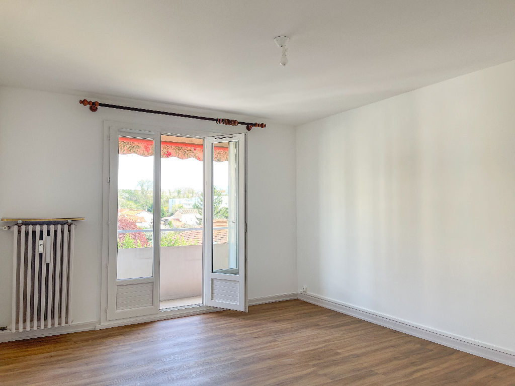 APPARTEMENT T3 MEUBLE AU CALME- CENTRE DECINES CHARPIEU
