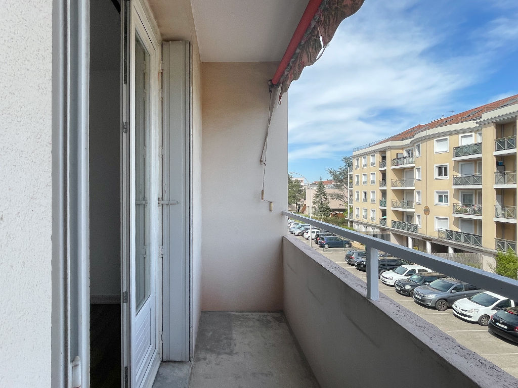 APPARTEMENT T3 MEUBLE AU CALME- CENTRE DECINES CHARPIEU