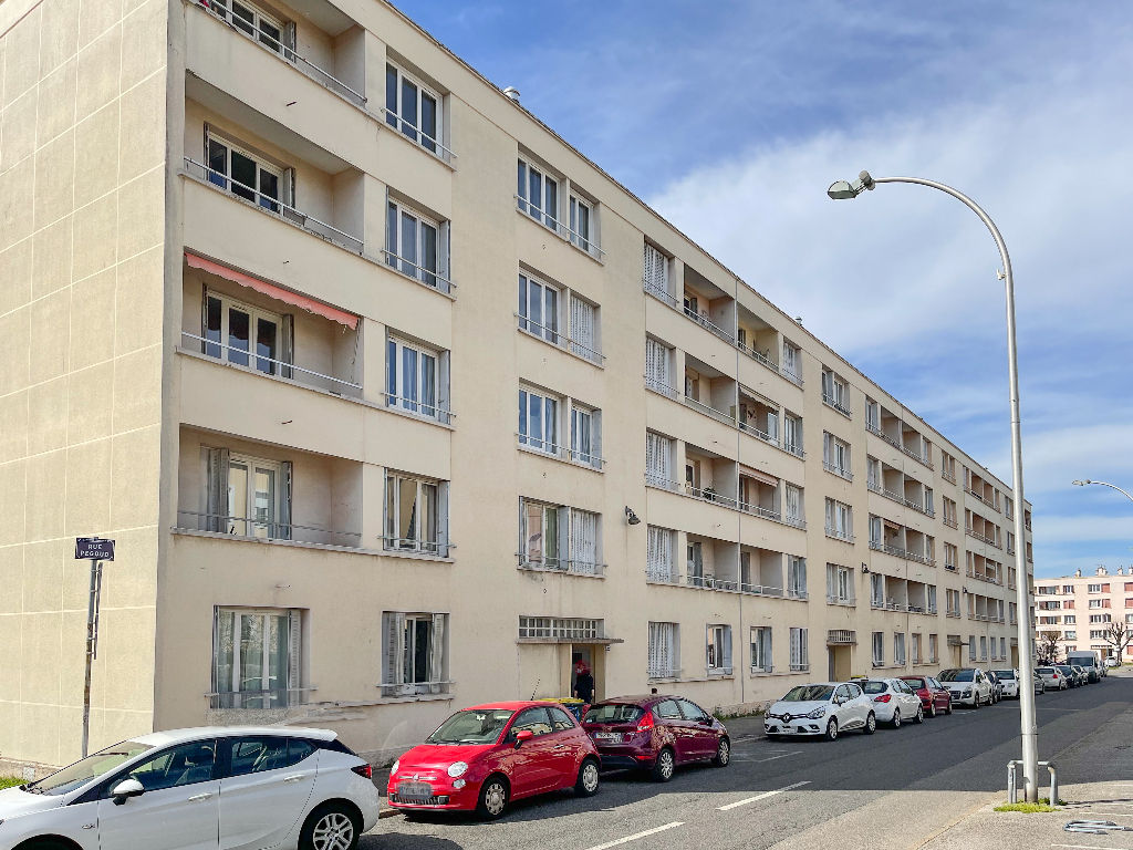 APPARTEMENT T3 MEUBLE AU CALME- CENTRE DECINES CHARPIEU