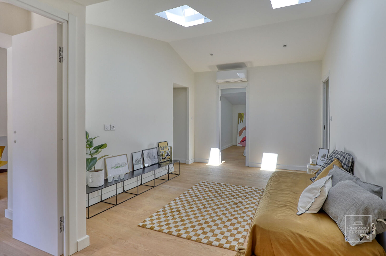 ST CYR AU MT D’OR, Maison de charme du XIXème rénovée de145m² avec patio de 20m²
