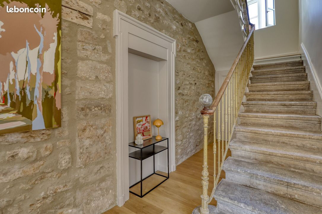 ST CYR AU MT D’OR, Maison de charme du XIXème rénovée de145m² avec patio de 20m²