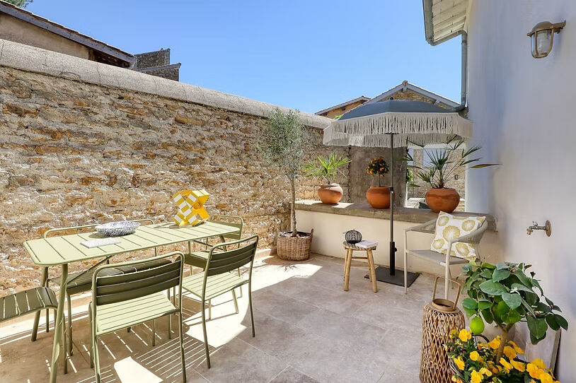 SAINT CYR AU MONT D’OR, Maison de charme du XIXème rénovée de145m² avec cour de 20m²