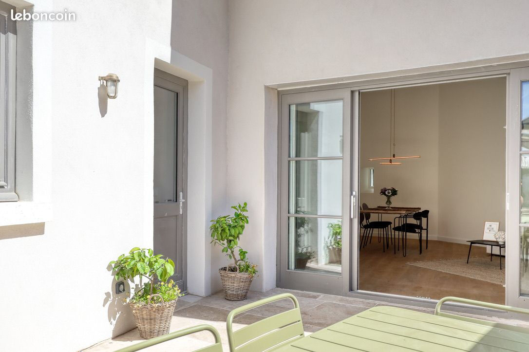SAINT CYR AU MONT D’OR, Maison de charme du XIXème rénovée de145m² avec cour de 20m²