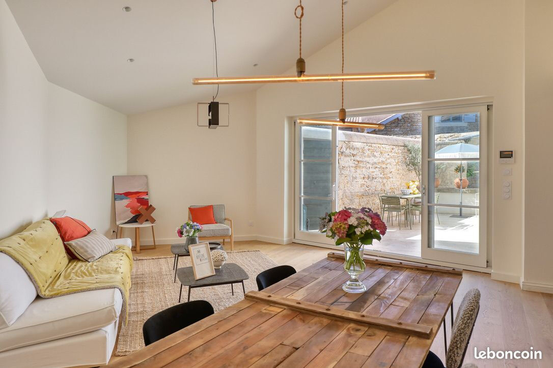 SAINT CYR AU MONT D’OR, Maison de charme du XIXème rénovée de145m² avec cour de 20m²