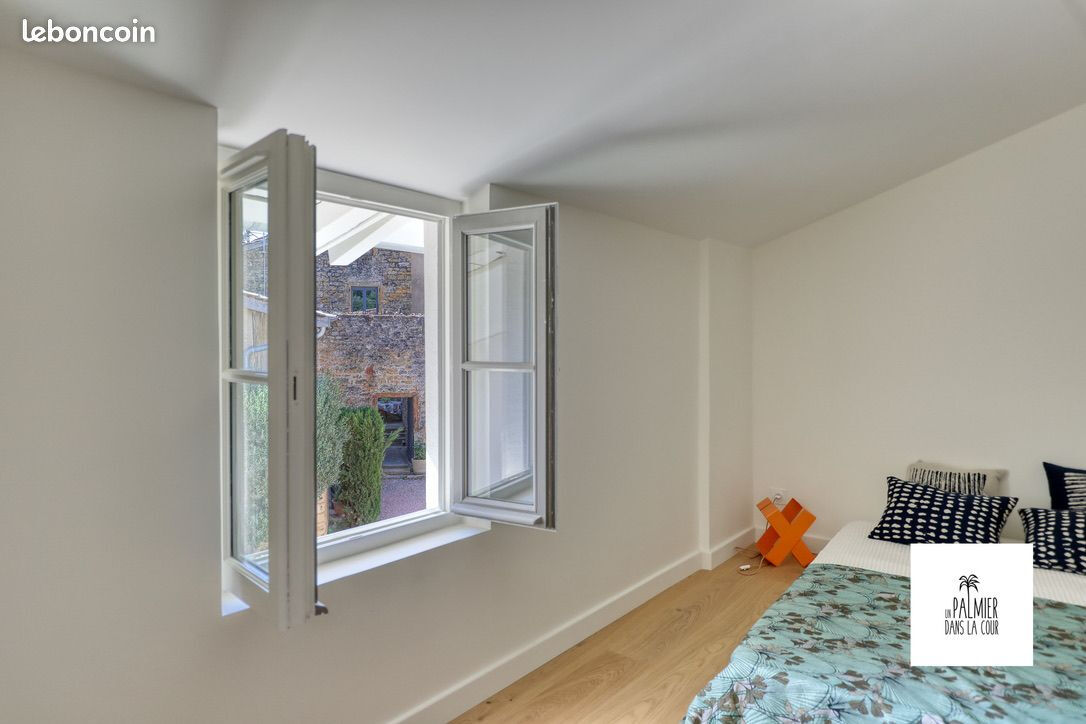 SAINT CYR AU MONT D’OR, Maison de charme du XIXème rénovée de145m² avec cour de 20m²