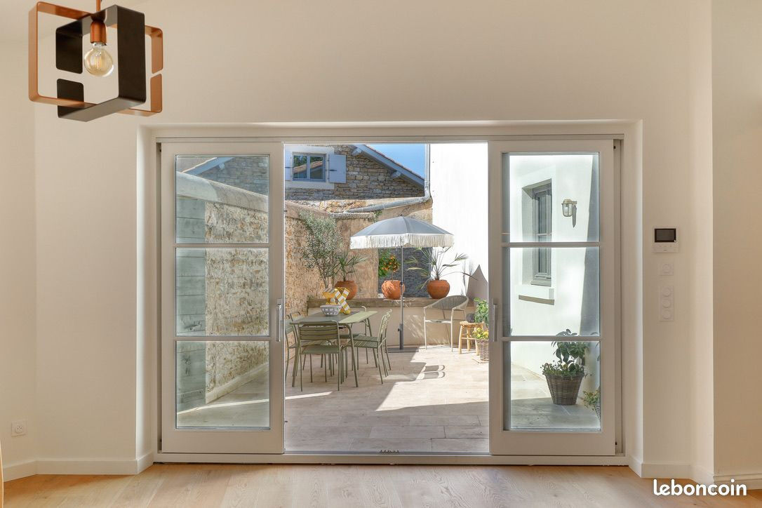 SAINT CYR AU MONT D’OR, Maison de charme du XIXème rénovée de145m² avec cour de 20m²