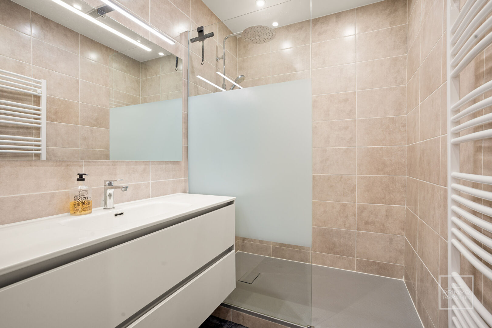 LYON 8, ETAGE ELEVE, 60.02m²