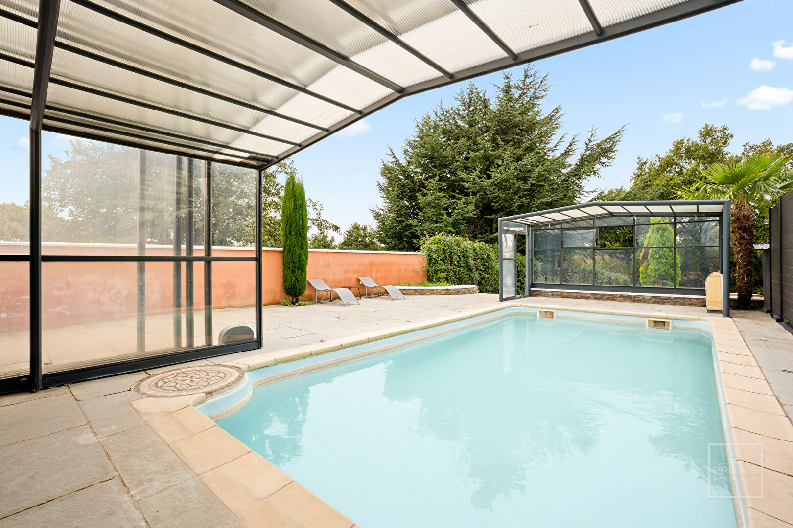MIONNAY, ancien corps de ferme rénové avec jardin et piscine