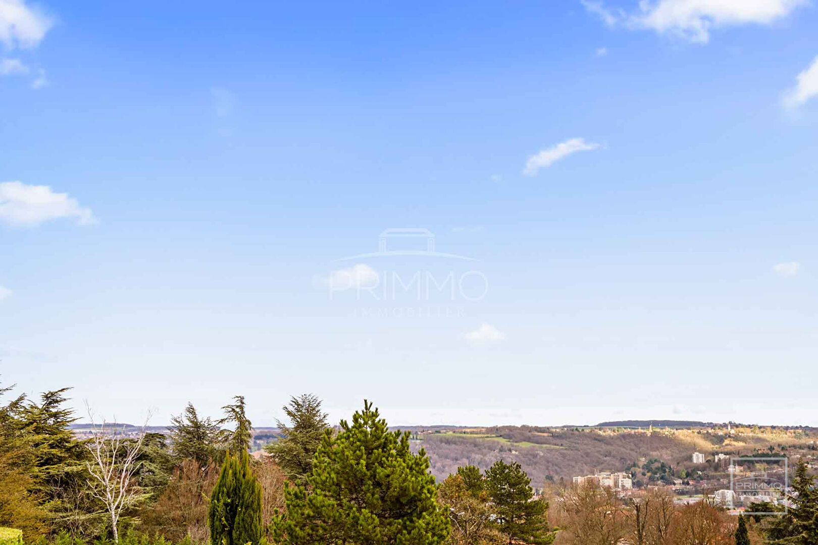 COLLONGES AU MONT D’OR, Belle Maison de 203m² (340 utiles) sur 1142m² de terrain avec vue