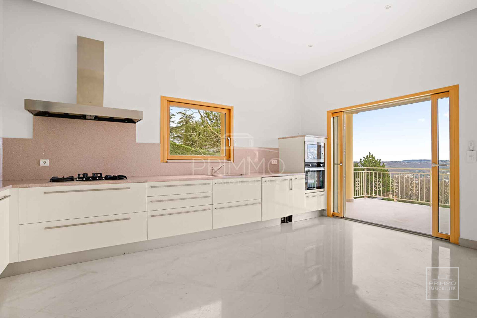 COLLONGES AU MONT D’OR, Belle Maison de 203m² (340 utiles) sur 1142m² de terrain avec vue