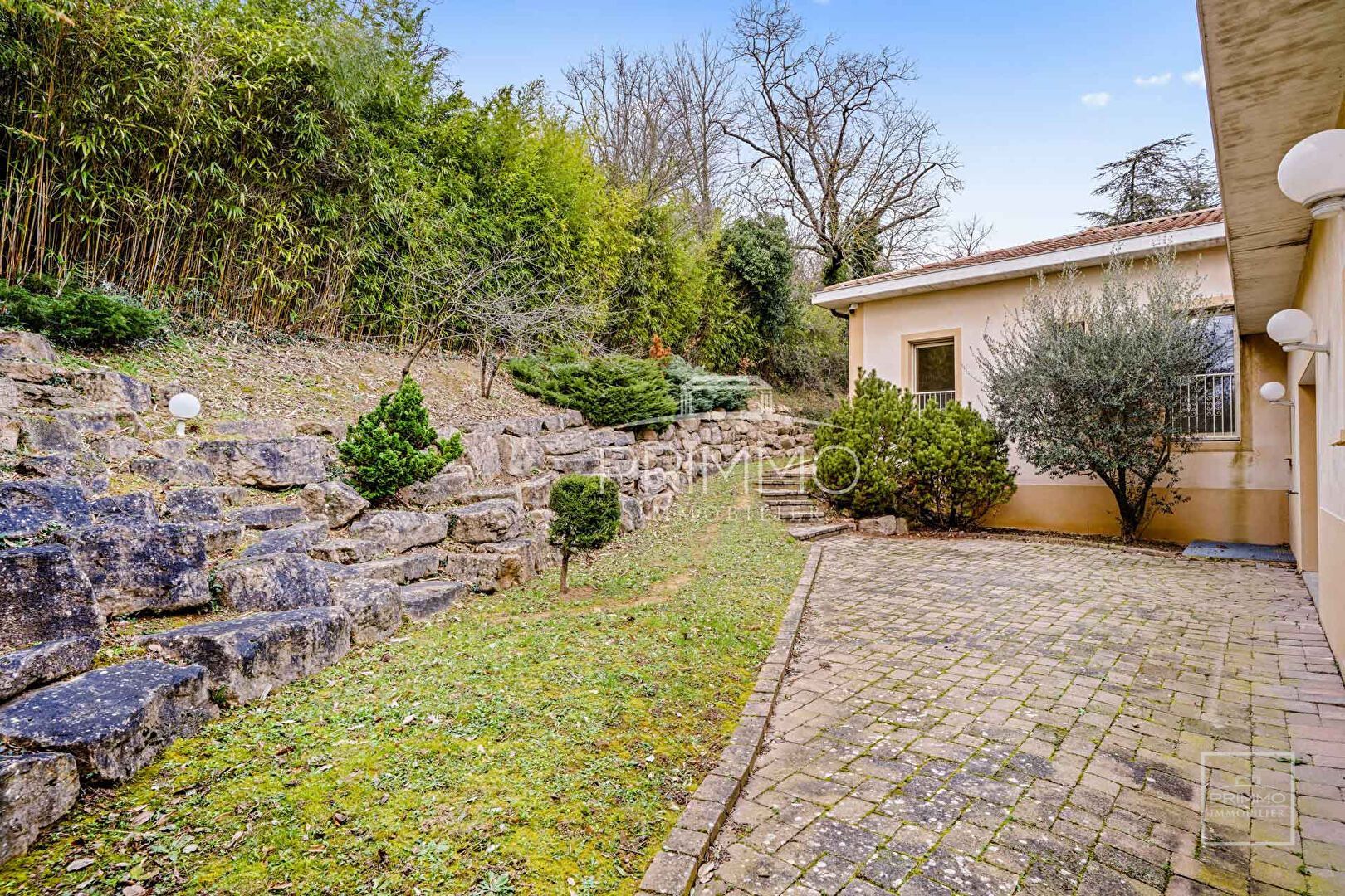 COLLONGES AU MONT D’OR, Belle Maison de 203m² (340 utiles) sur 1142m² de terrain avec vue