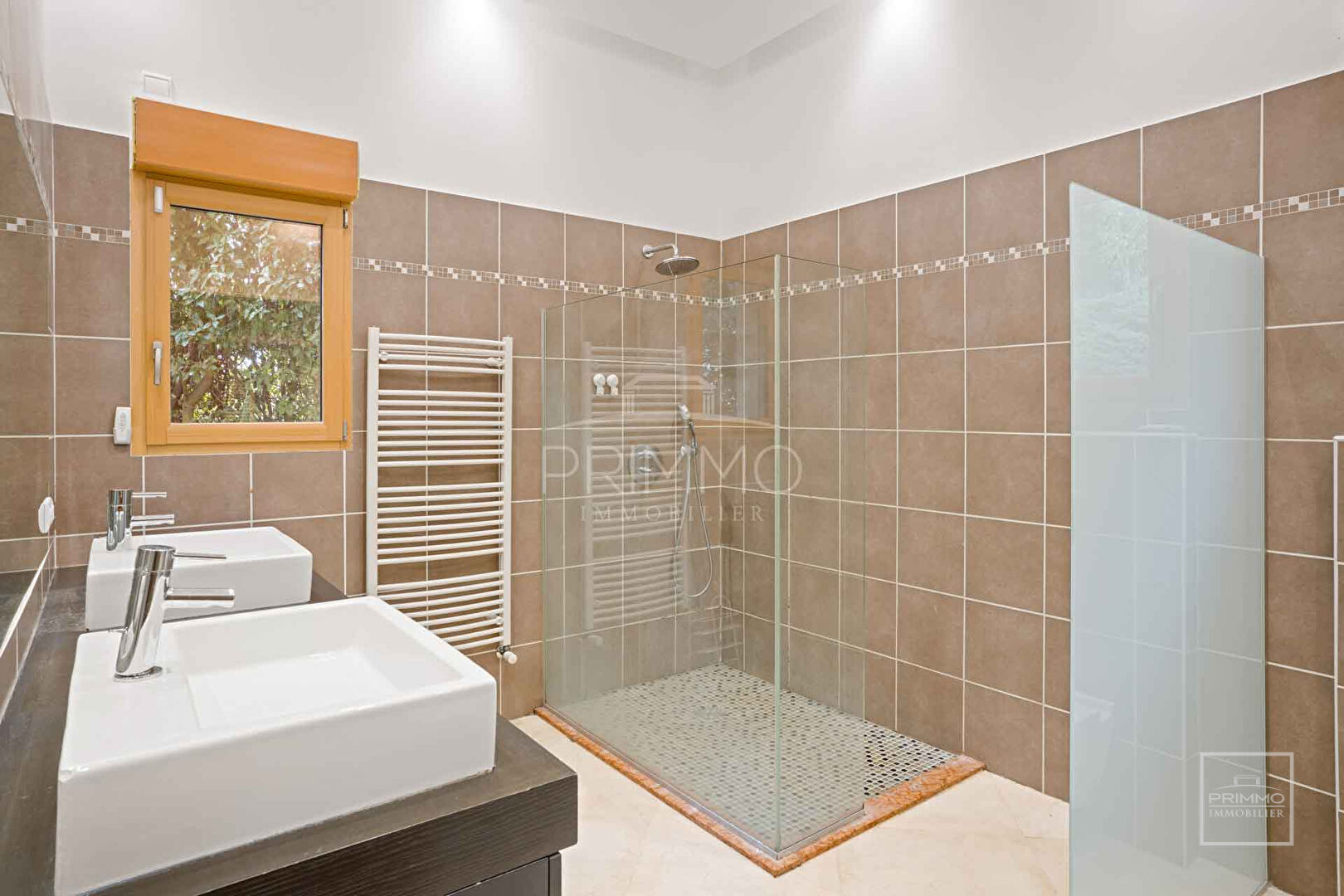 COLLONGES AU MONT D’OR, Belle Maison de 203m² (340 utiles) sur 1142m² de terrain avec vue