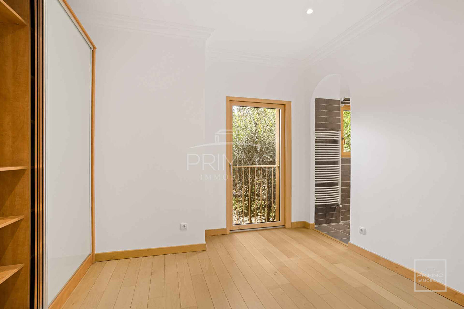 COLLONGES AU MONT D’OR, Belle Maison de 203m² (340 utiles) sur 1142m² de terrain avec vue