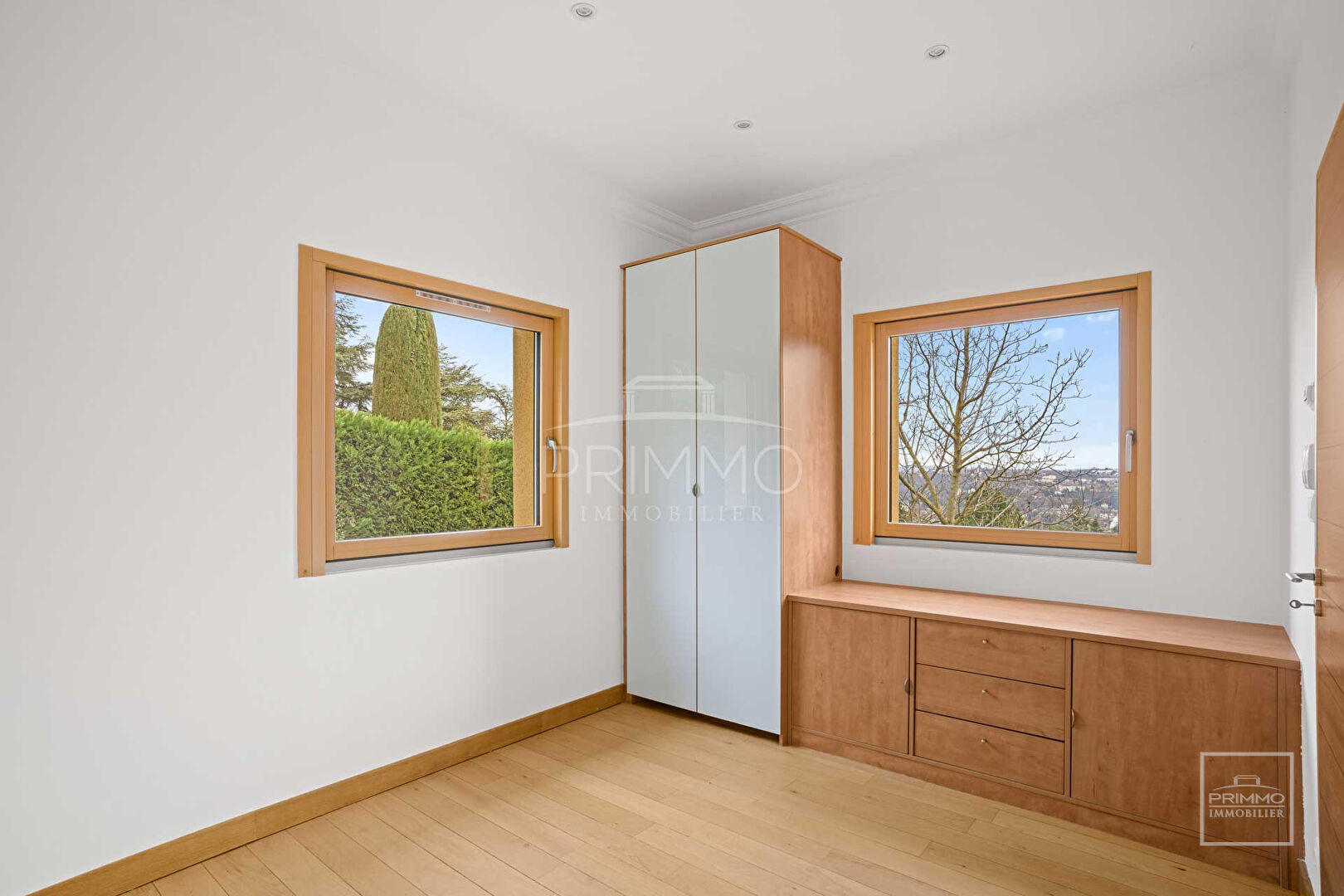 COLLONGES AU MONT D’OR, Belle Maison de 203m² (340 utiles) sur 1142m² de terrain avec vue