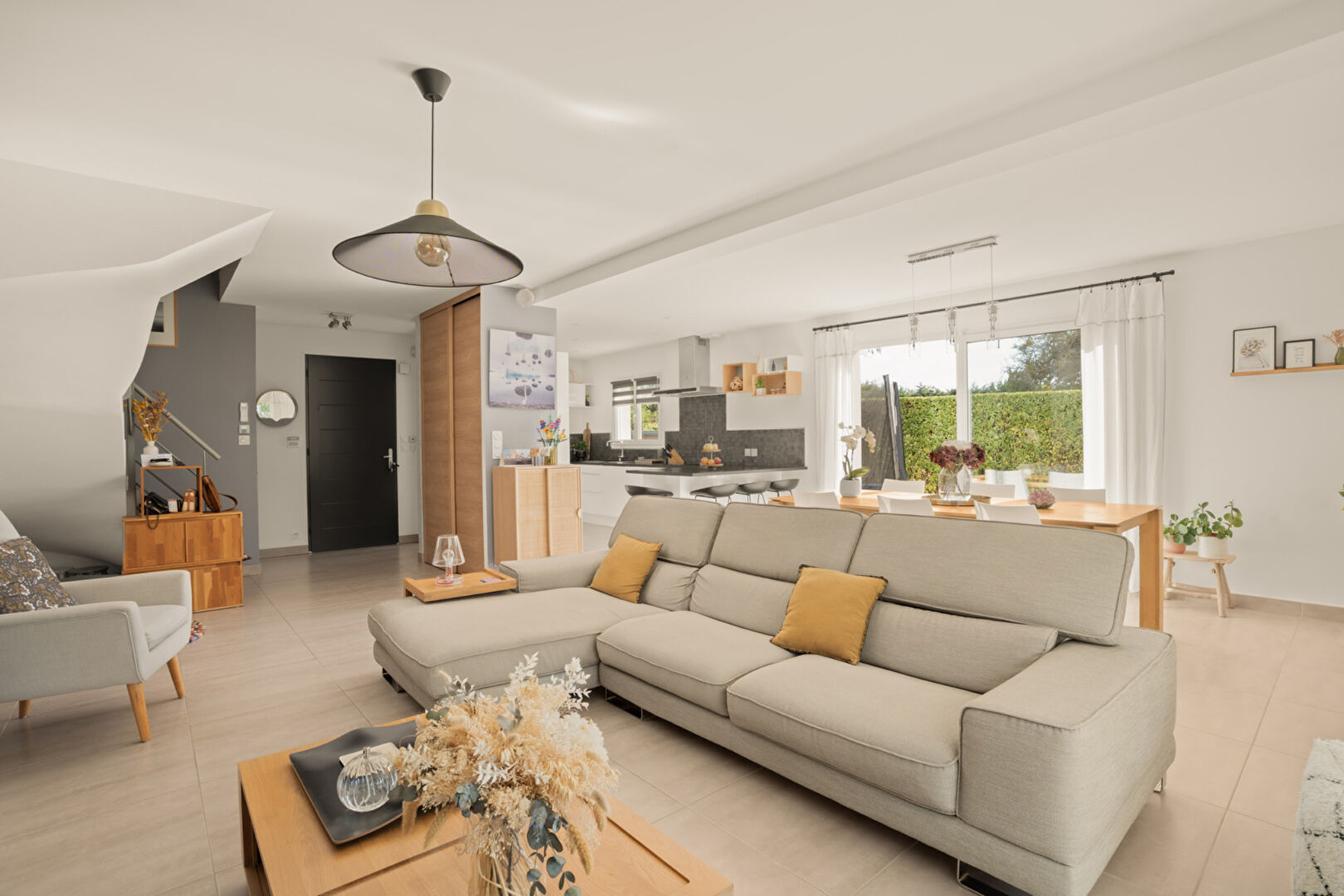 Cailloux-sur-Fontaines – Maison récente – 4 chambres, piscine et garage