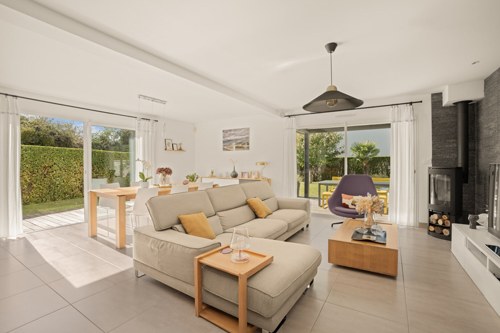 Cailloux-sur-Fontaines – Maison récente – 4 chambres, piscine et garage