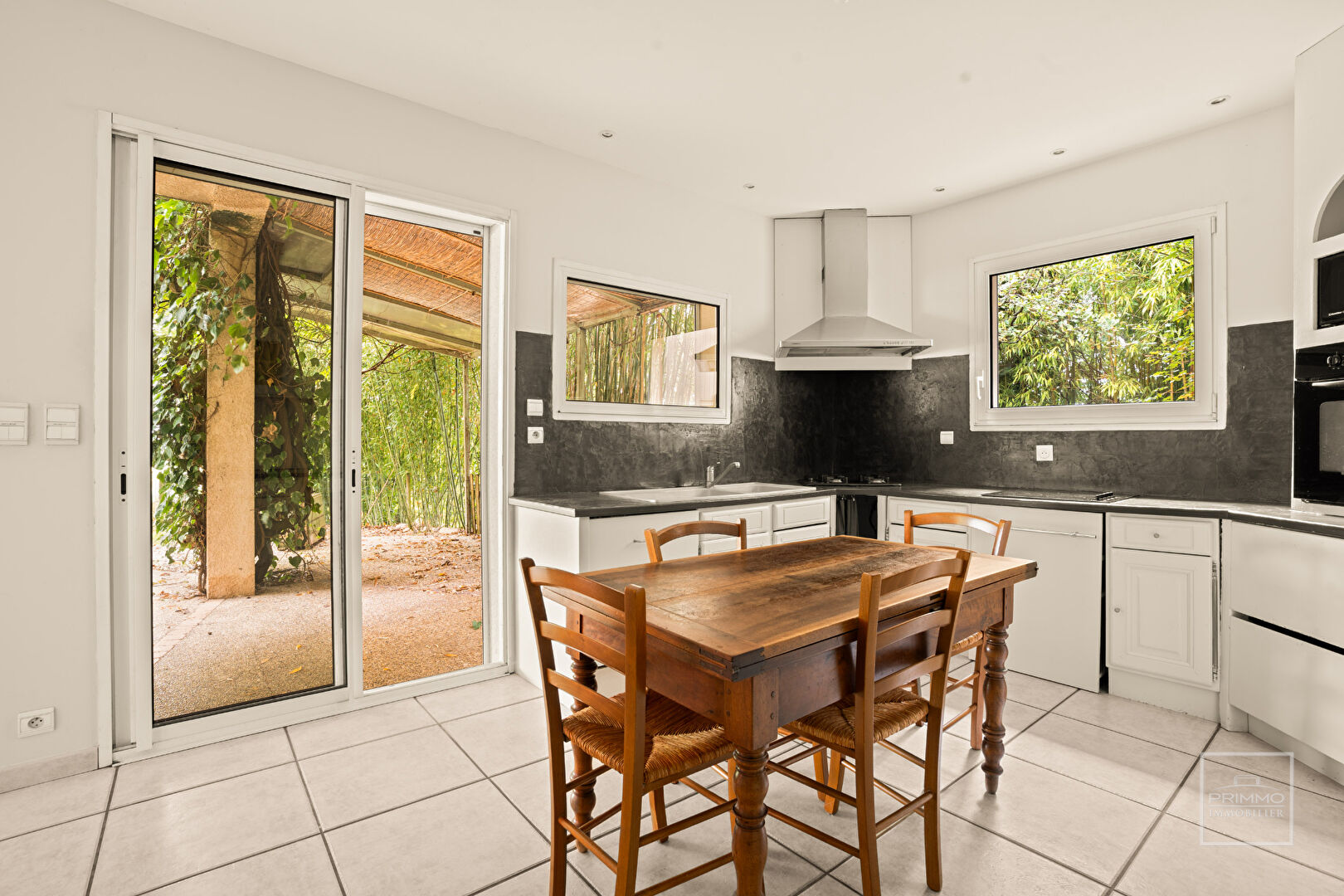 DARDILLY, Maison de 219m² sur 1465m² de terrain avec vue sur les Monts du Lyonnais