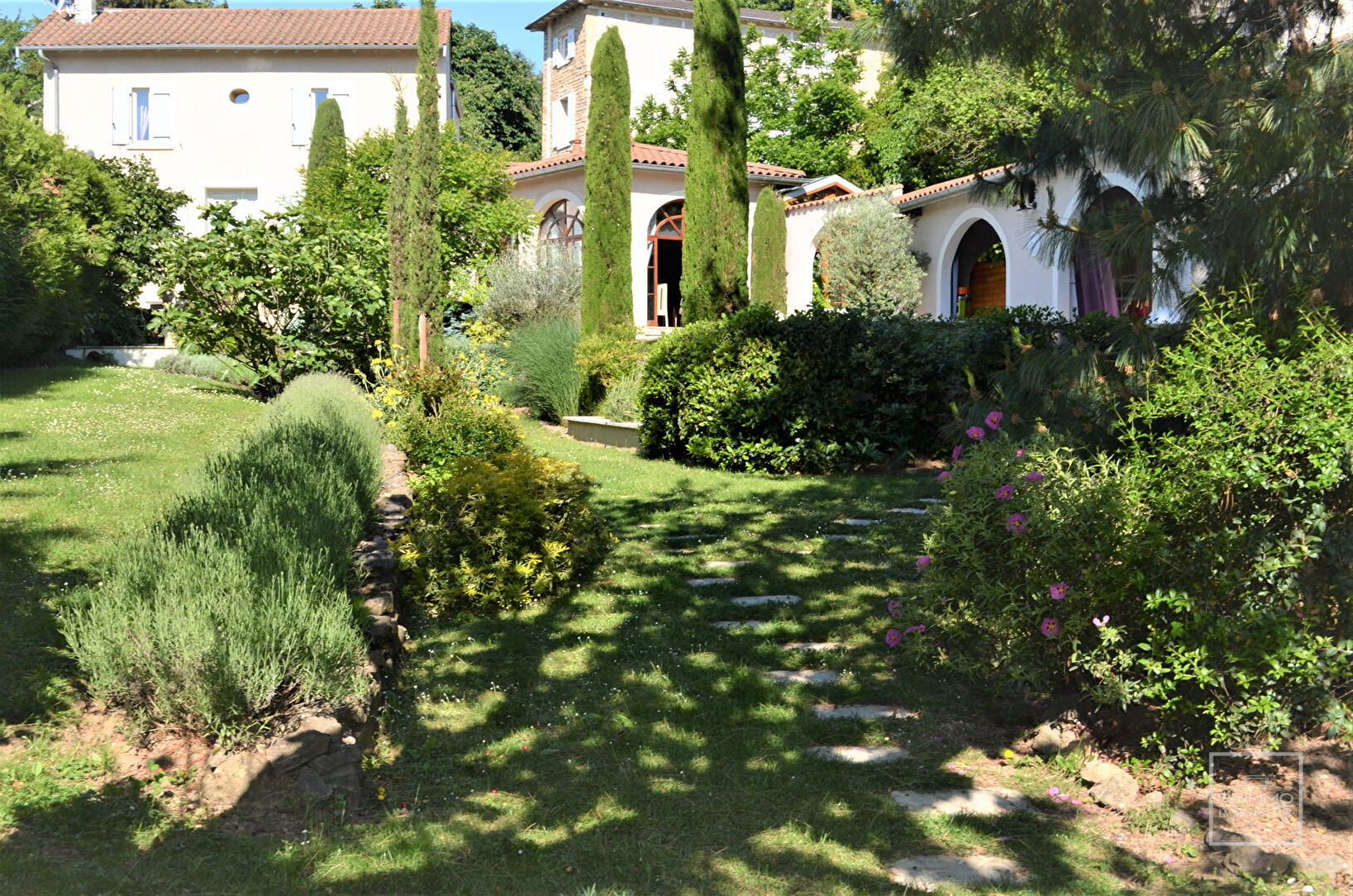 SAINT DIDIER AU MONT D’OR, Maison ancienne de charme d’environ 250 m² avec piscine