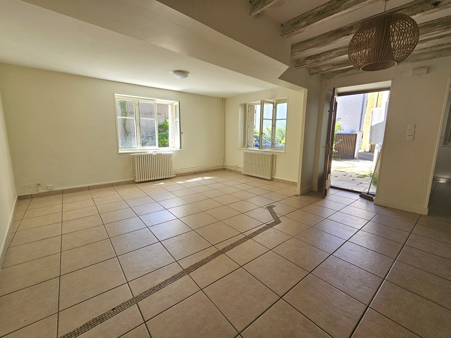 Maison CHASSELAY 4 Pièces 100 m² – Grand terrain