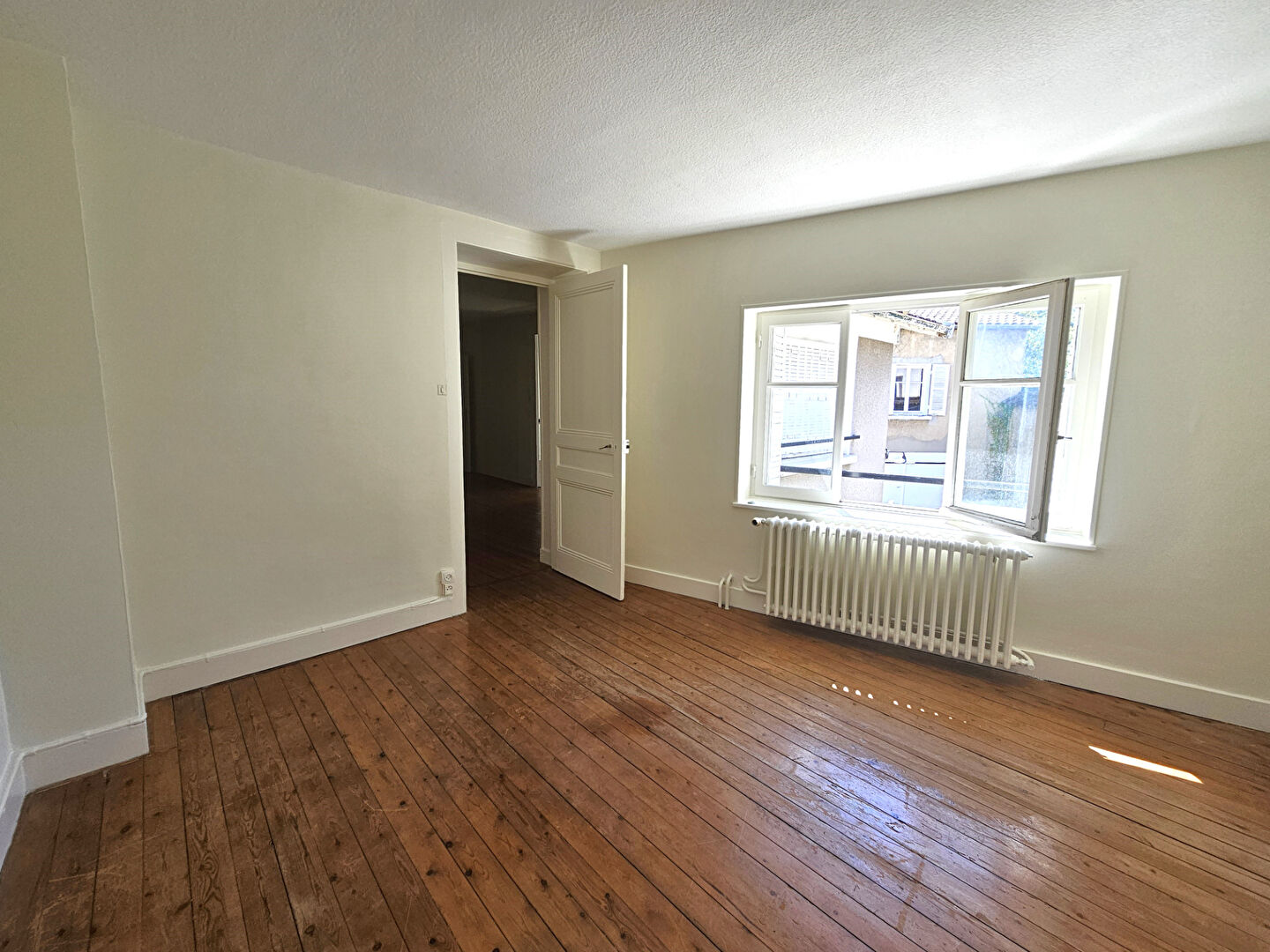 Maison CHASSELAY 4 Pièces 100 m² – Grand terrain