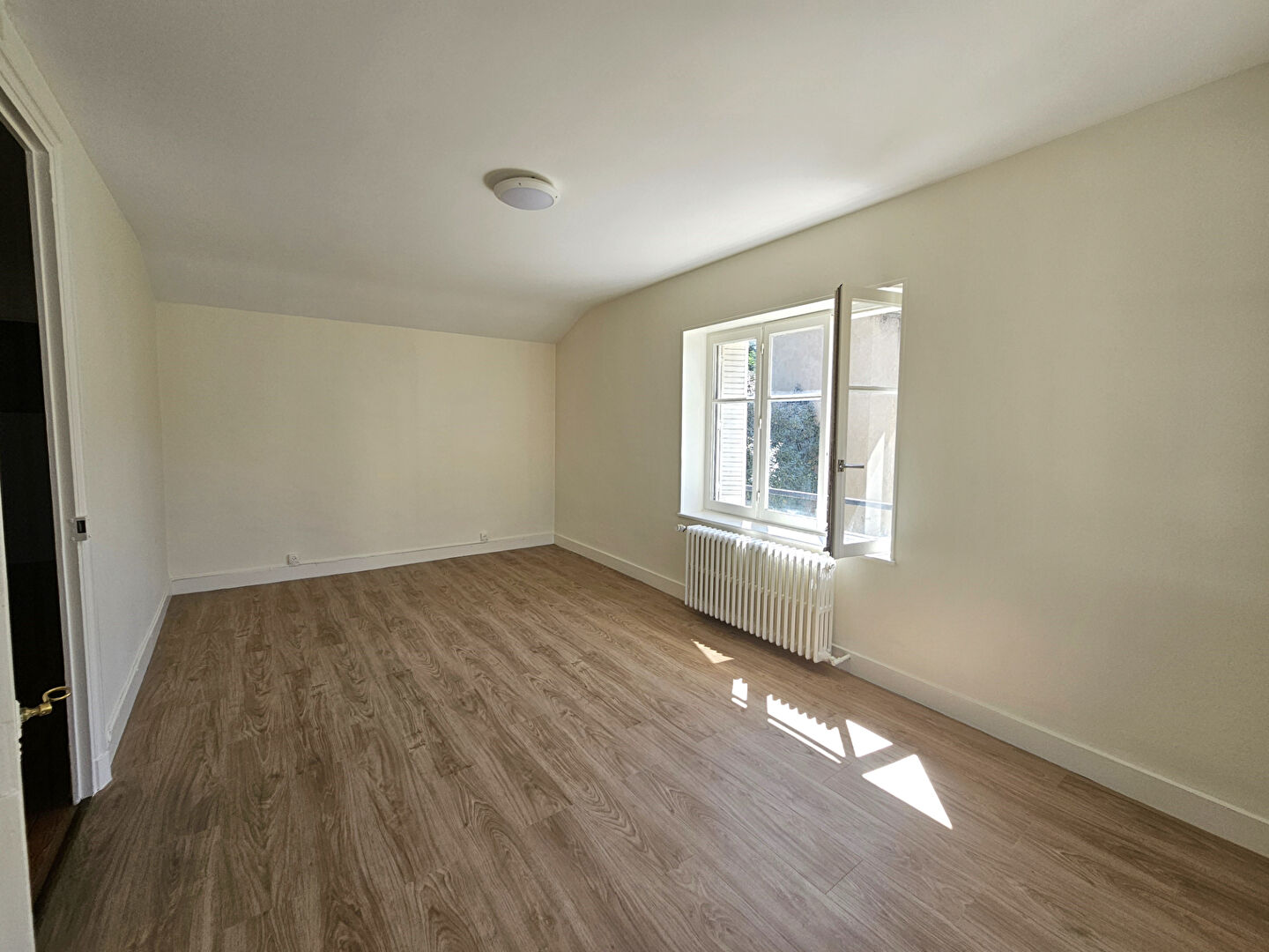 Maison CHASSELAY 4 Pièces 100 m² – Grand terrain