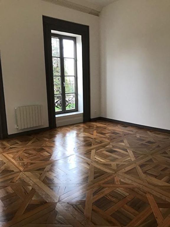 Caluire – Bel environnement calme –  Beau T3 + parking