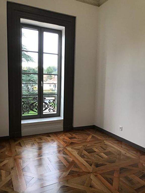 Caluire – Bel environnement calme –  Beau T3 + parking