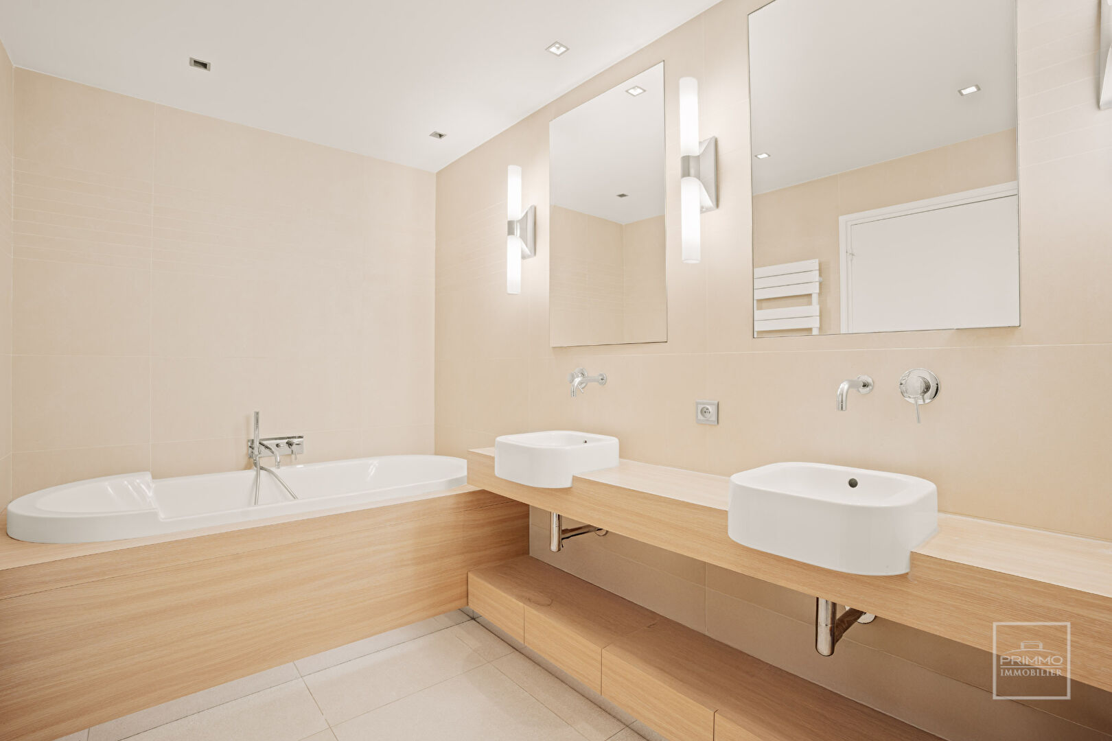 LYON 4ème Croix-Rousse, en dernier étage, Appartement 6 pièces de 196m² avec vue