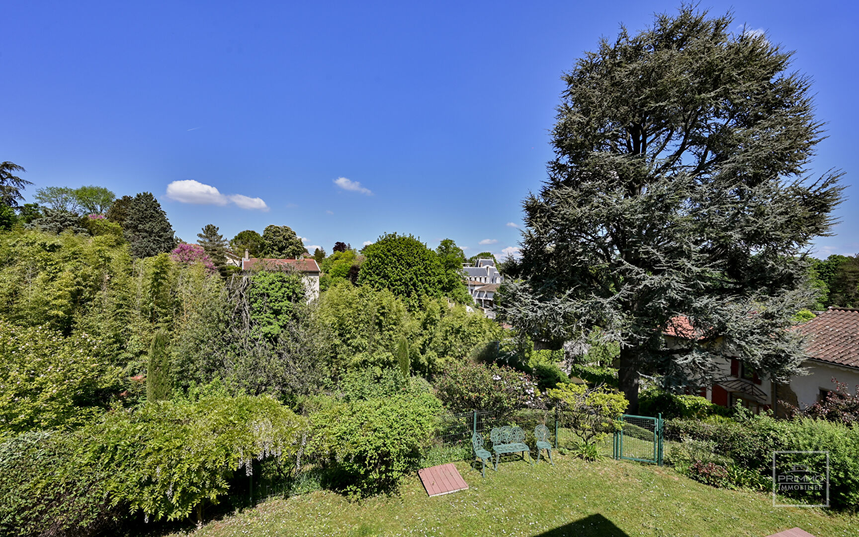 COLLONGES AU MONT D’OR, Centre-village, Maison de 269 m² avec piscine au calme