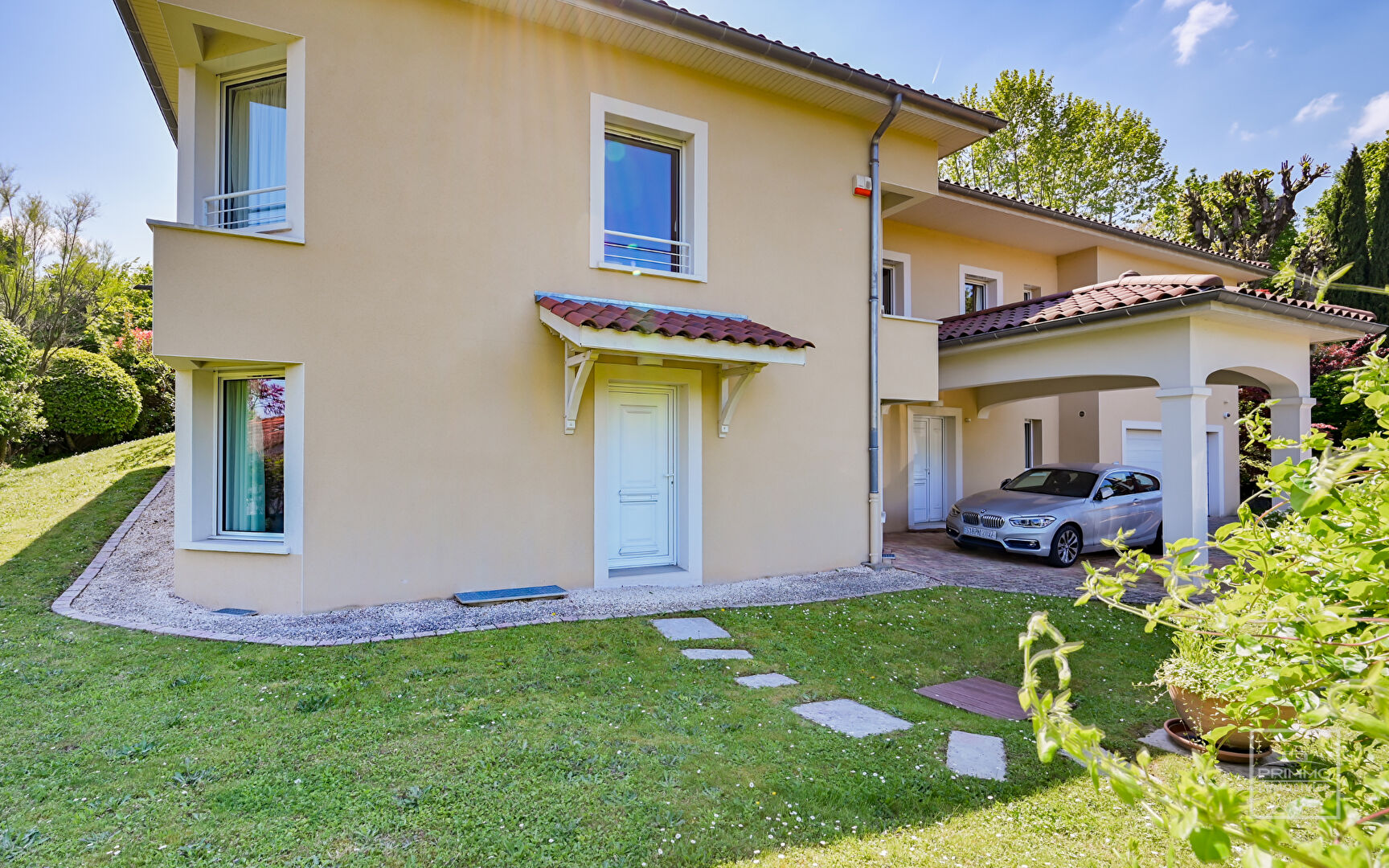 COLLONGES AU MONT D’OR, Centre-village, Maison de 269 m² avec piscine au calme