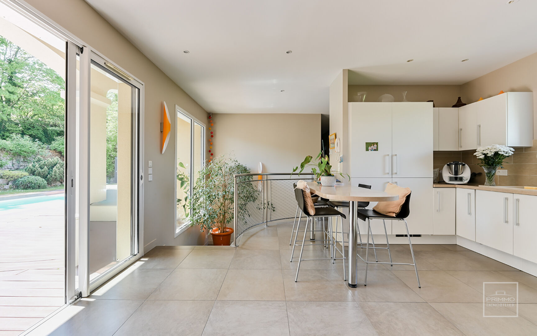 COLLONGES AU MONT D’OR, Centre-village, Maison de 269 m² avec piscine au calme