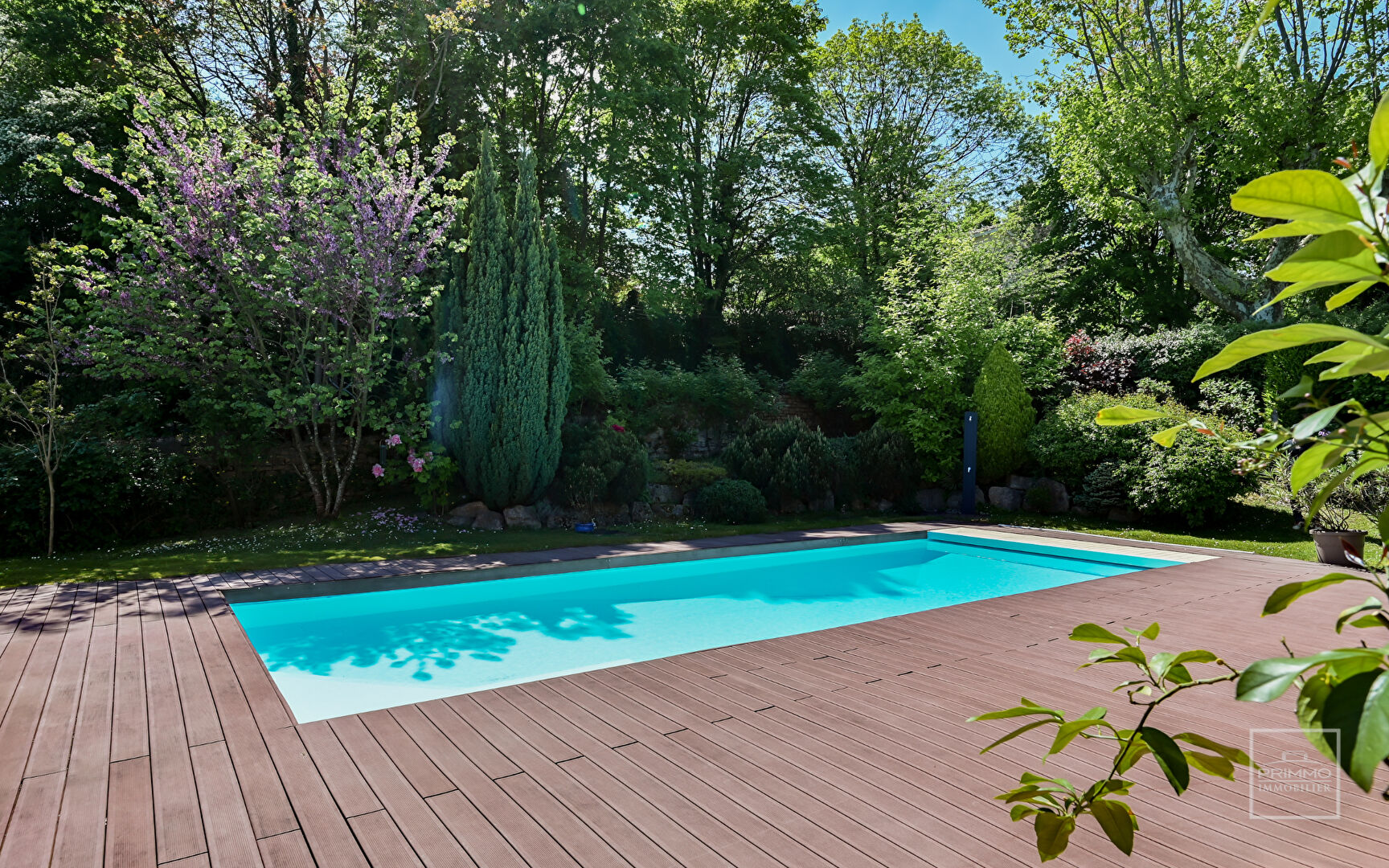 COLLONGES AU MONT D’OR, Centre-village, Maison de 269 m² avec piscine au calme