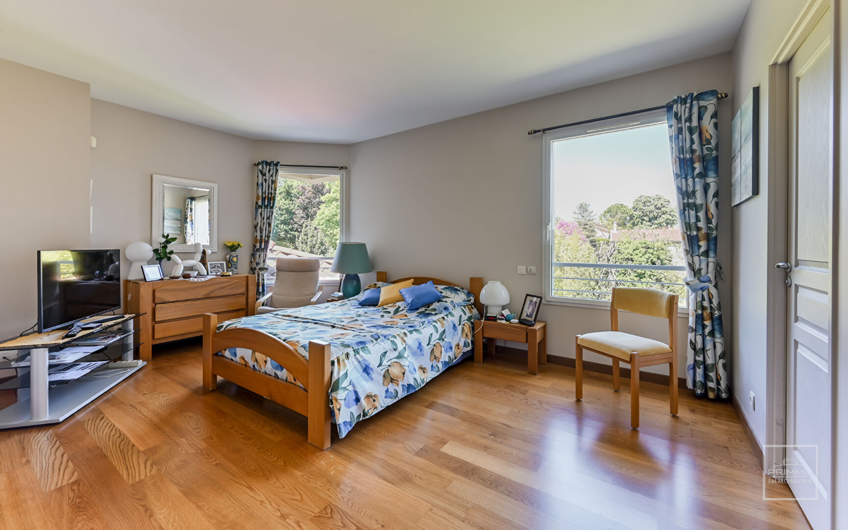 COLLONGES AU MONT D’OR, Centre-village, Maison de 269 m² avec piscine au calme